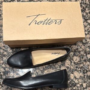 Trotters Women's Black Loafers
